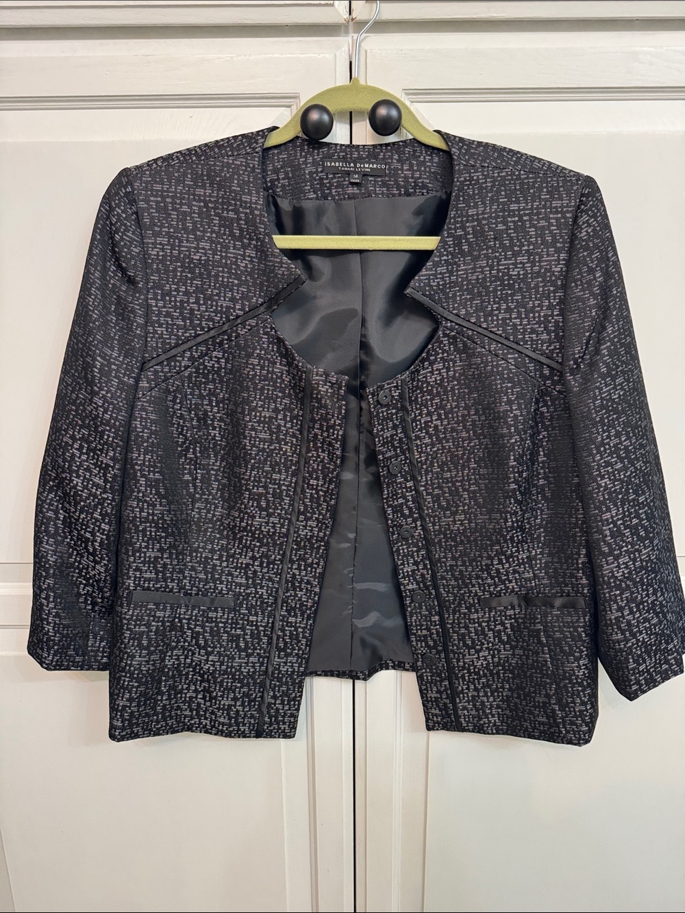 Tahari Black and silver Textured Snap Button Blazer. Size 14